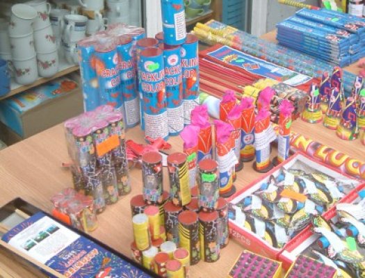 Jandarmii au prins 3 persoane care comercializau produse pirotehnice